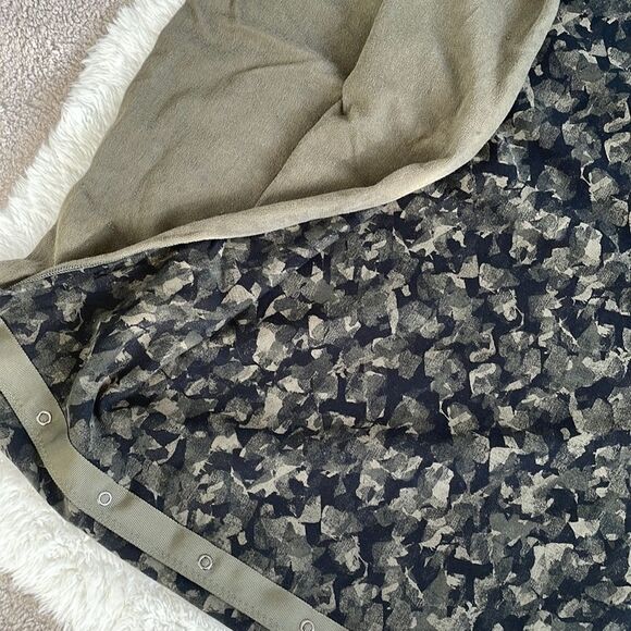 Lululemon Vinyasa Scarf Mystical Jungle Fatigue Green Black - Picture 3 of 6